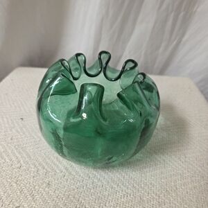 Elegant Hand Blown Green Crackle Glass Art Vase